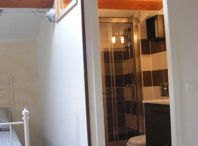 Lestival, Le Nyaraló *